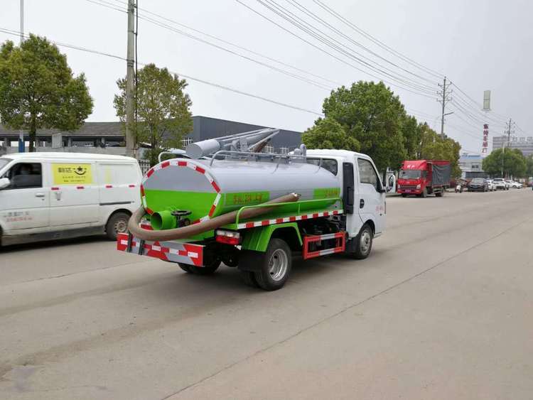 東風途逸2.5方地下室吸糞車